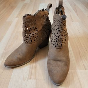Maurices Light Brown Tan Laser Cutout Heeled Booties Size 8